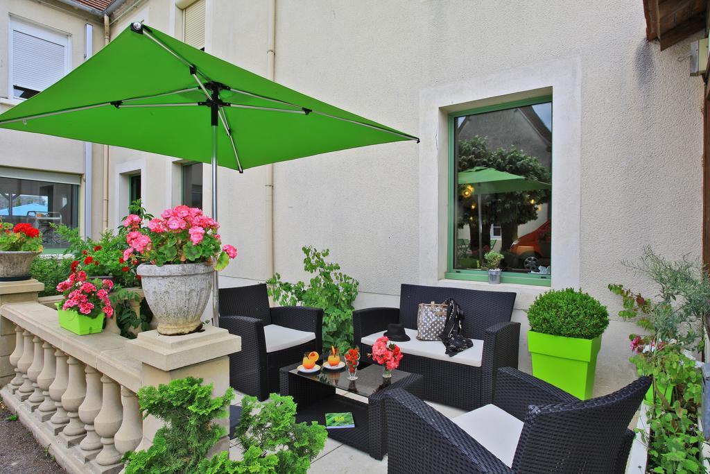 Logis Hotel-Restaurant Les Voyageurs La Coquille Exterior photo